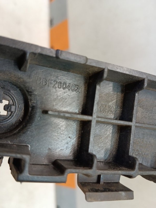 Кронштейн заднего бампера