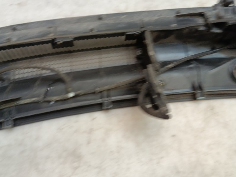 Решетка стеклоочистителей (Жабо)