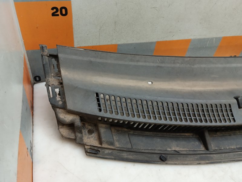 Решетка стеклоочистителей (Жабо)