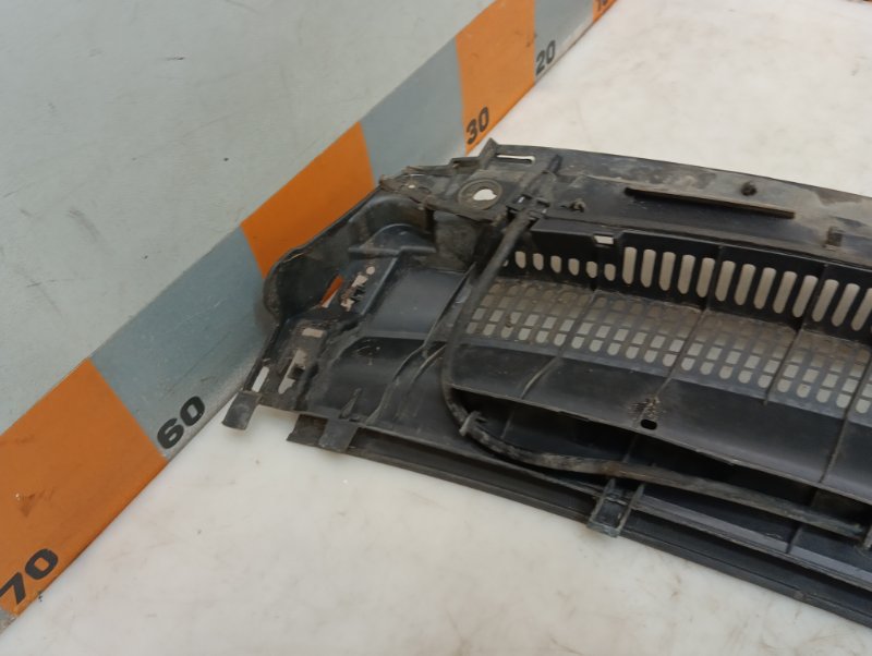 Решетка стеклоочистителей (Жабо)