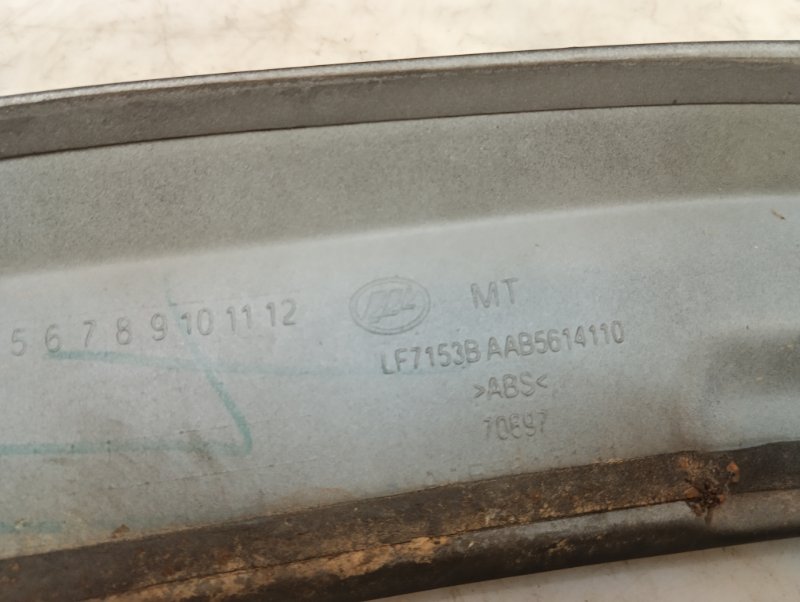 Спойлер (дефлектор) крышки багажника