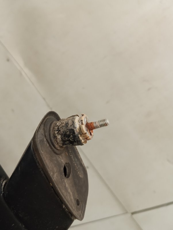 Рейлинг (релинг) правый (планка на крышу)