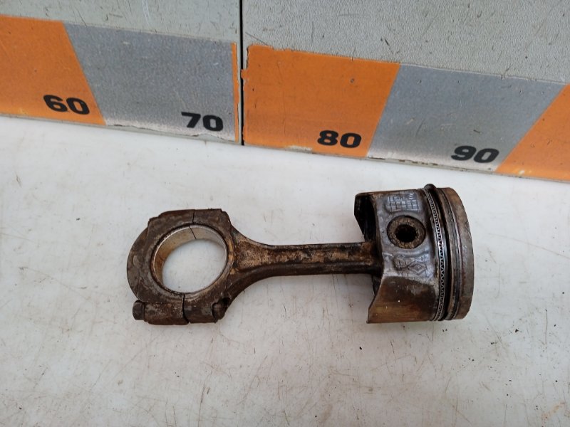 Поршень с шатуном