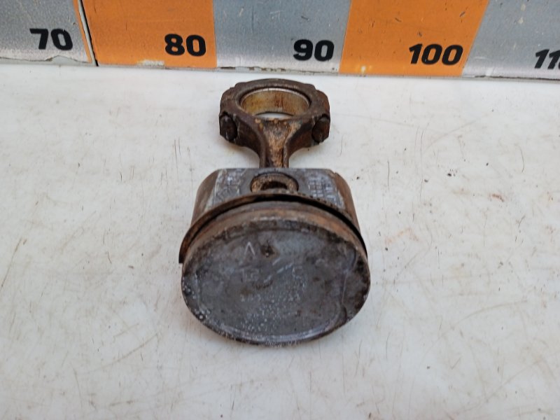 Поршень с шатуном