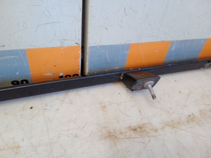 Рейлинг (релинг) левый (планка на крышу)