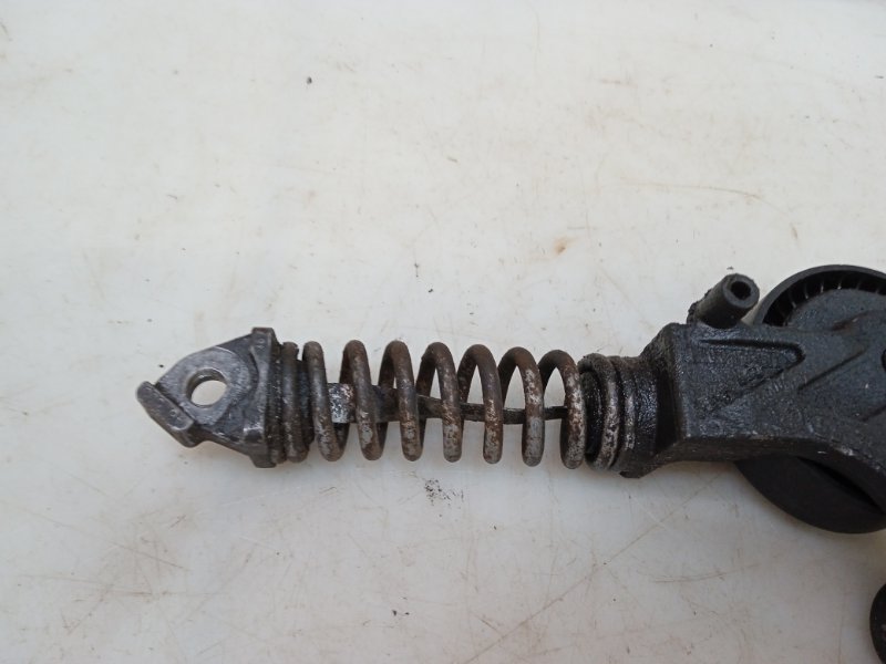 Ролик-натяжитель