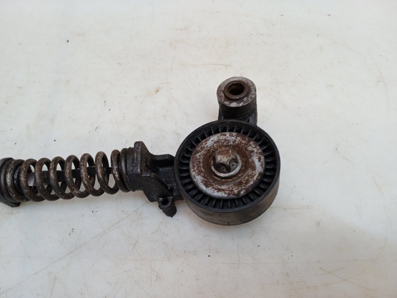 Ролик-натяжитель