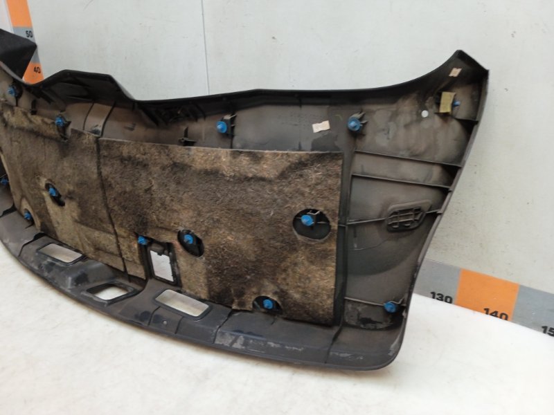 Обшивка двери багажника