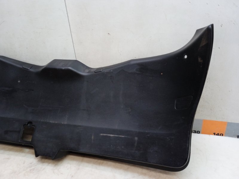 Обшивка двери багажника