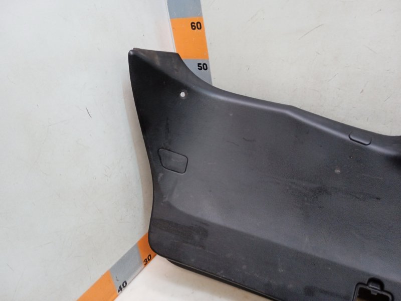 Обшивка двери багажника