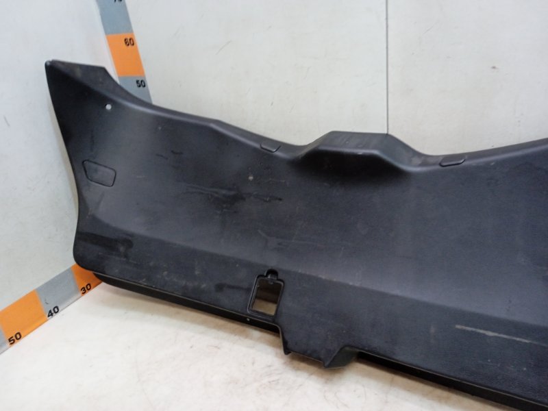 Обшивка двери багажника