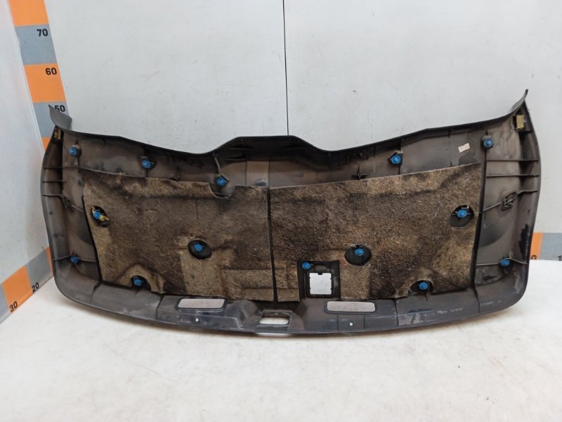 Обшивка двери багажника