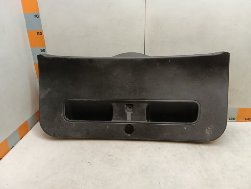 Обшивка двери багажника