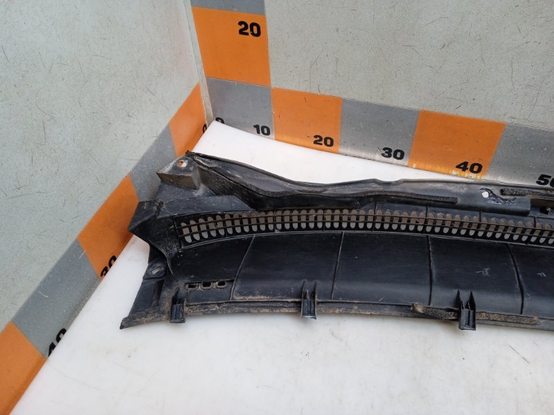 Решетка стеклоочистителей (Жабо)