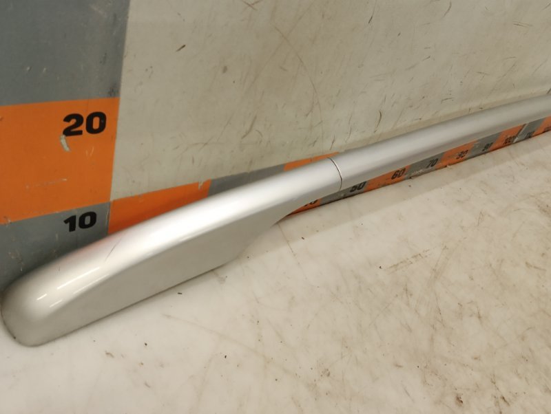 Рейлинг (релинг) правый (планка на крышу)