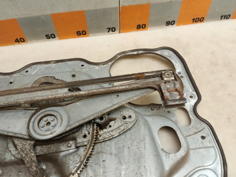 Стеклоподъемник электр. передний левый