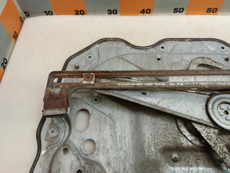 Стеклоподъемник электр. передний левый