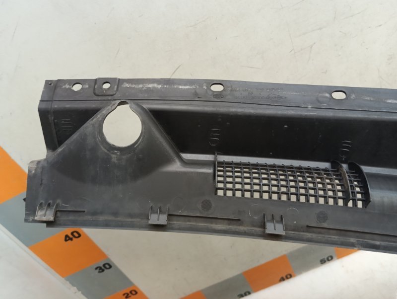 Планка под лобовое стекло