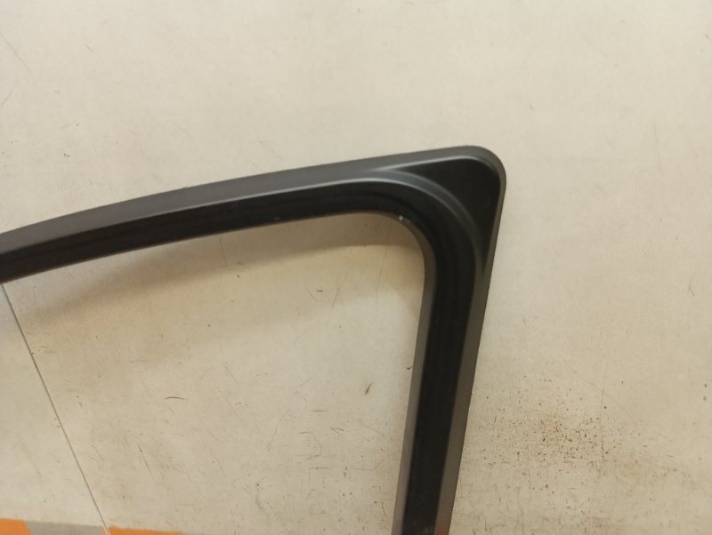 Накладка двери передней правой