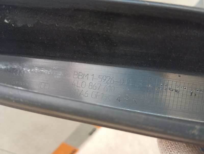 Накладка двери передней правой