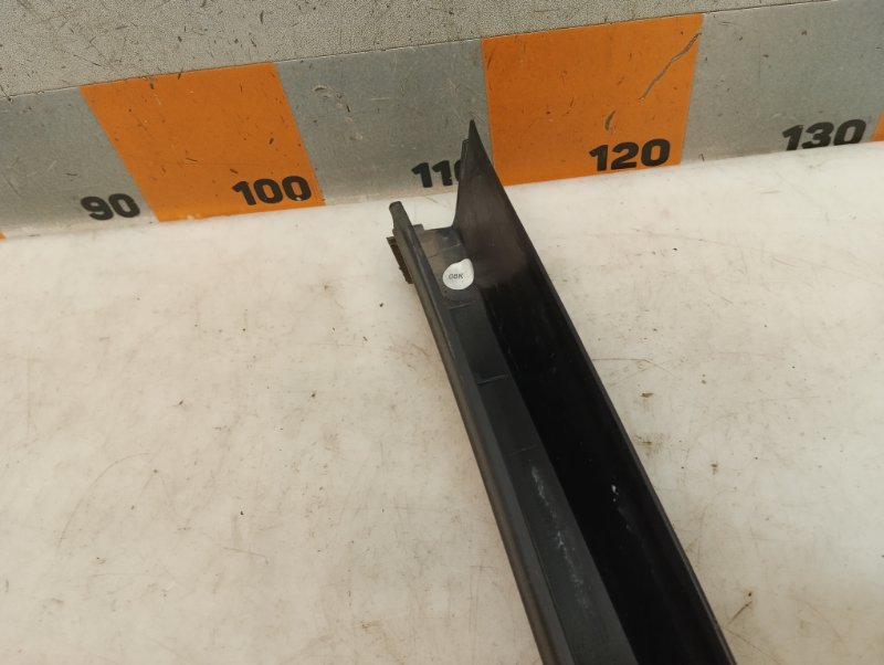 Накладка двери передней правой