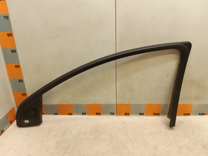 Накладка двери передней правой