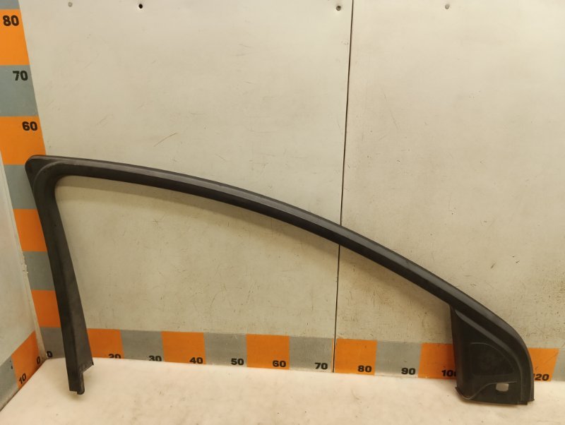 Накладка двери передней левой