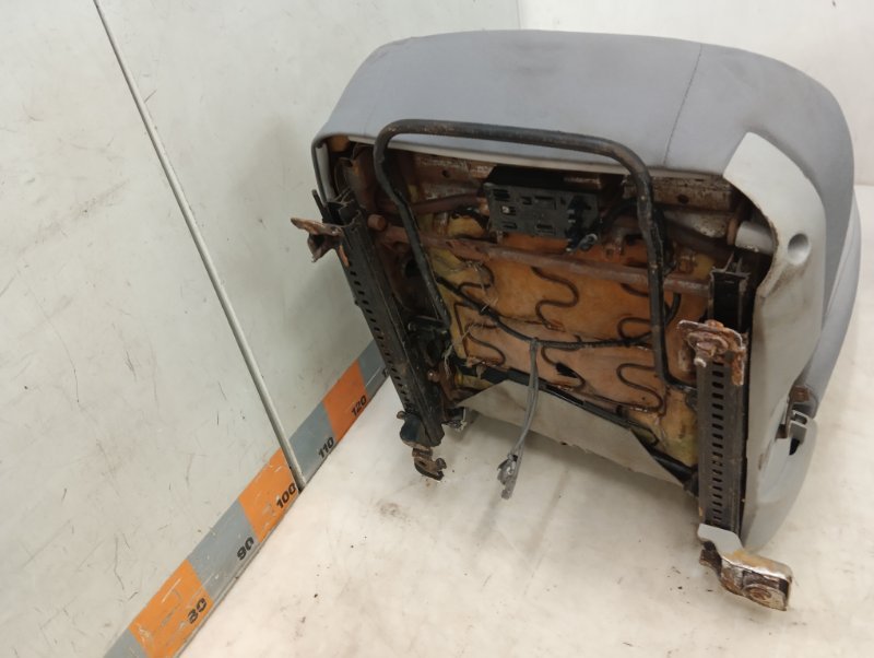 Сиденье переднее левое