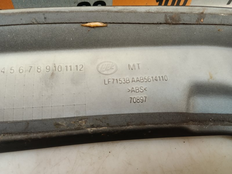 Спойлер (дефлектор) крышки багажника