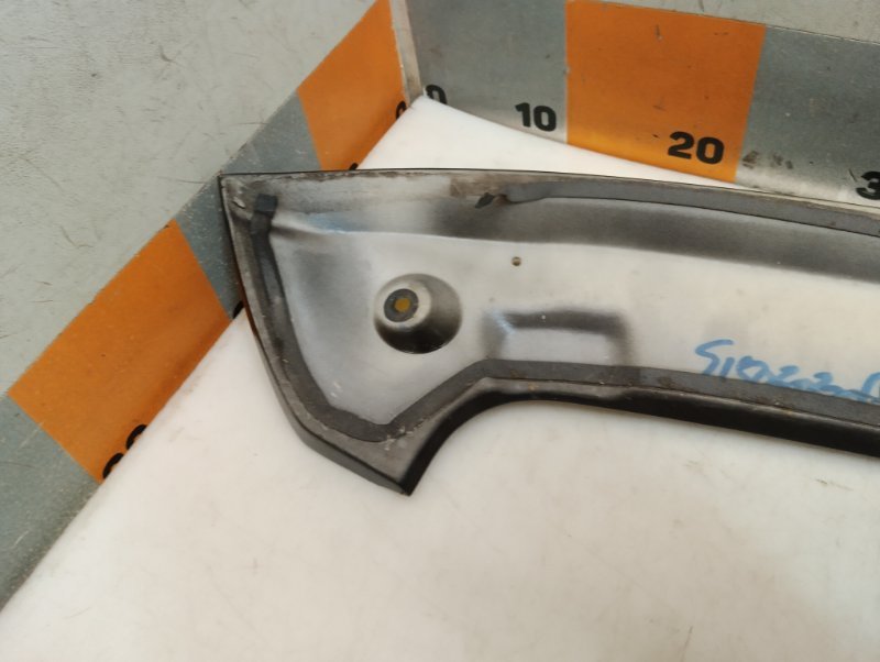 Спойлер (дефлектор) крышки багажника