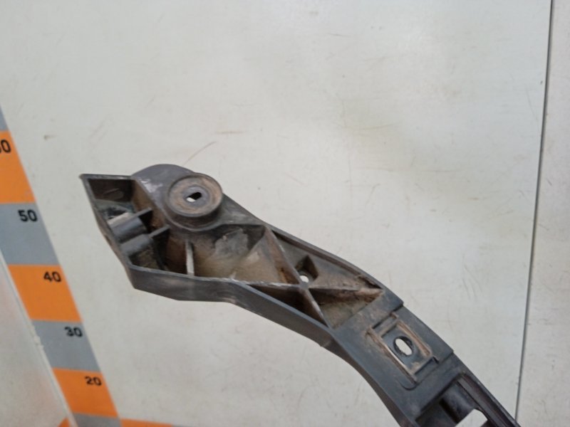 Направляющая заднего бампера