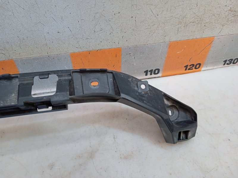 Направляющая заднего бампера