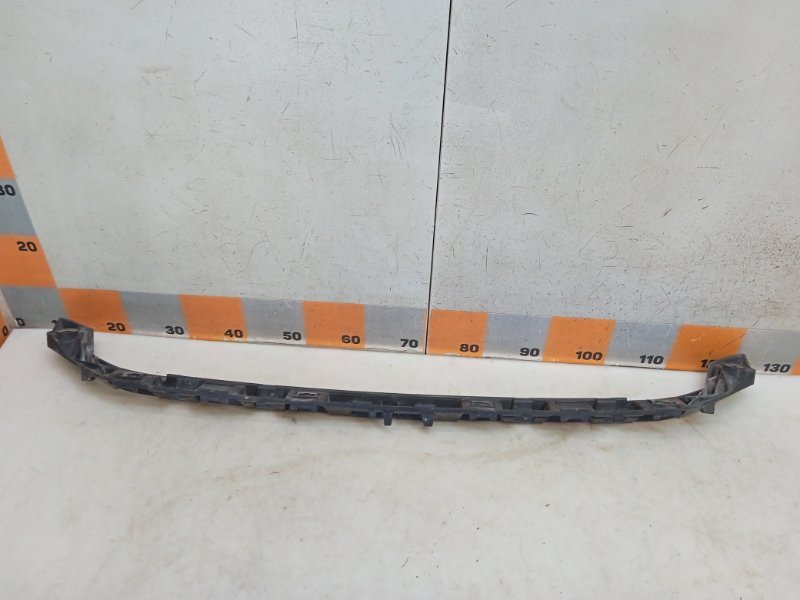 Направляющая заднего бампера