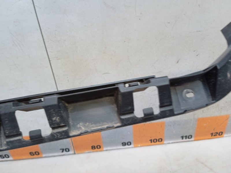 Направляющая заднего бампера