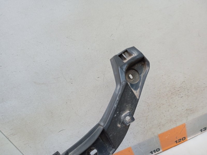 Направляющая заднего бампера