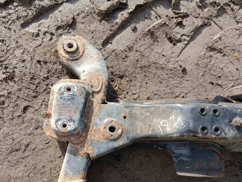 Балка подмоторная