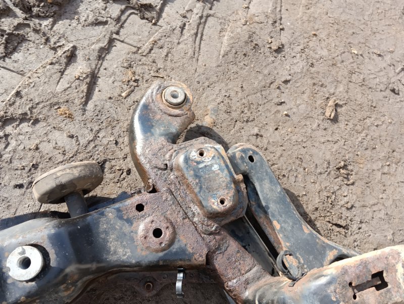 Балка подмоторная