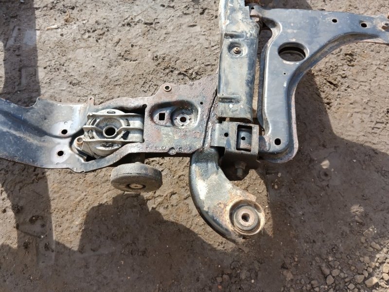 Балка подмоторная