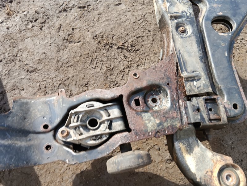 Балка подмоторная