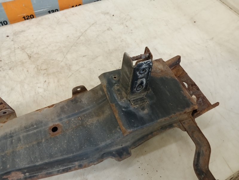 Усилитель переднего бампера