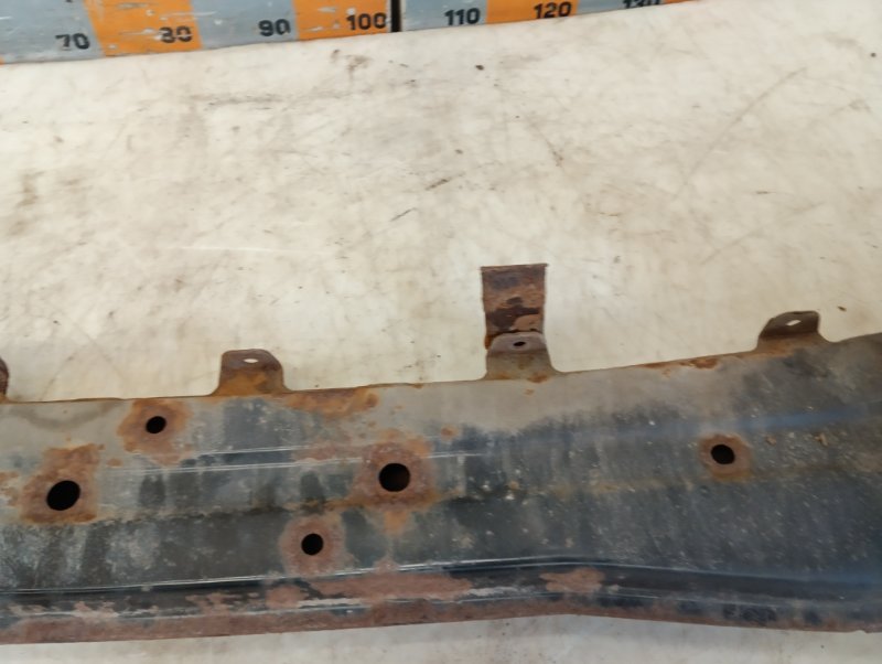 Усилитель переднего бампера