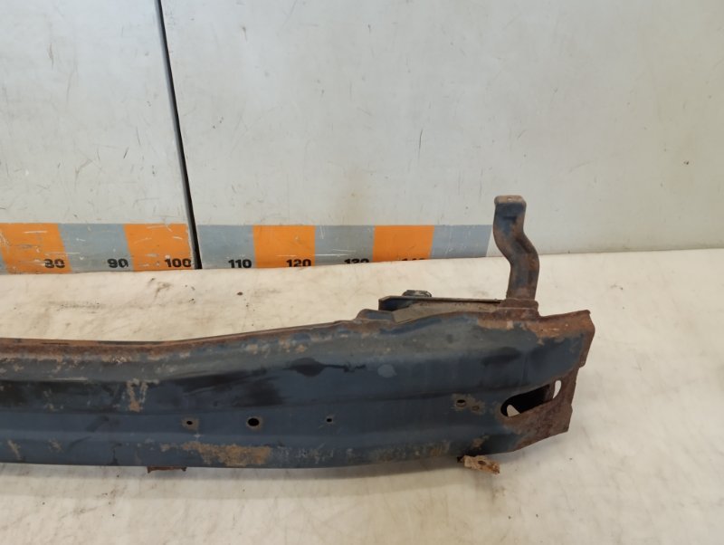 Усилитель переднего бампера