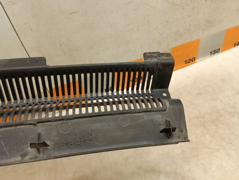 Планка под лобовое стекло