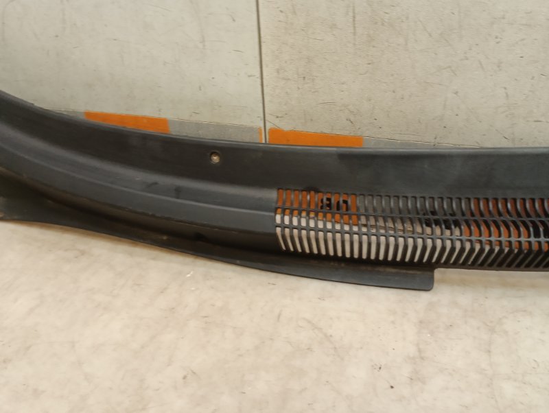 Планка под лобовое стекло