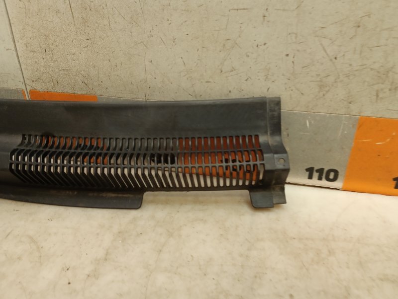 Планка под лобовое стекло