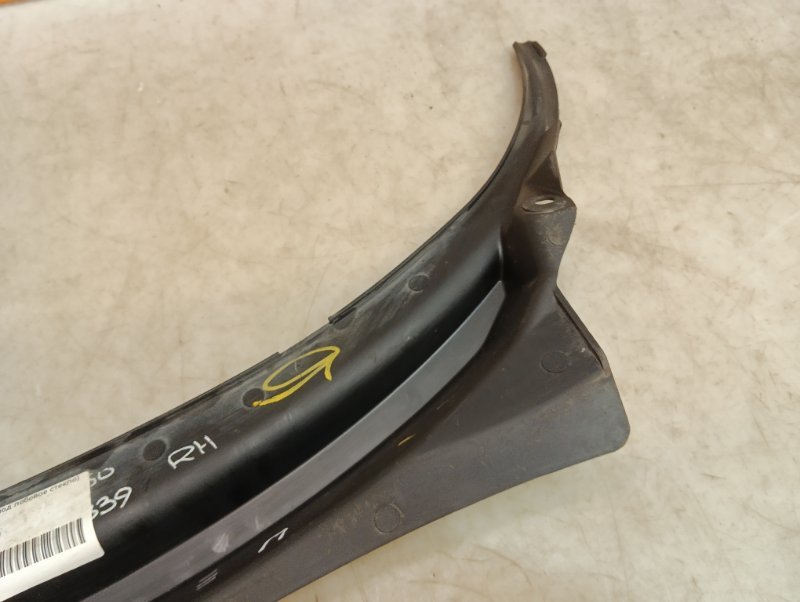 Планка под лобовое стекло