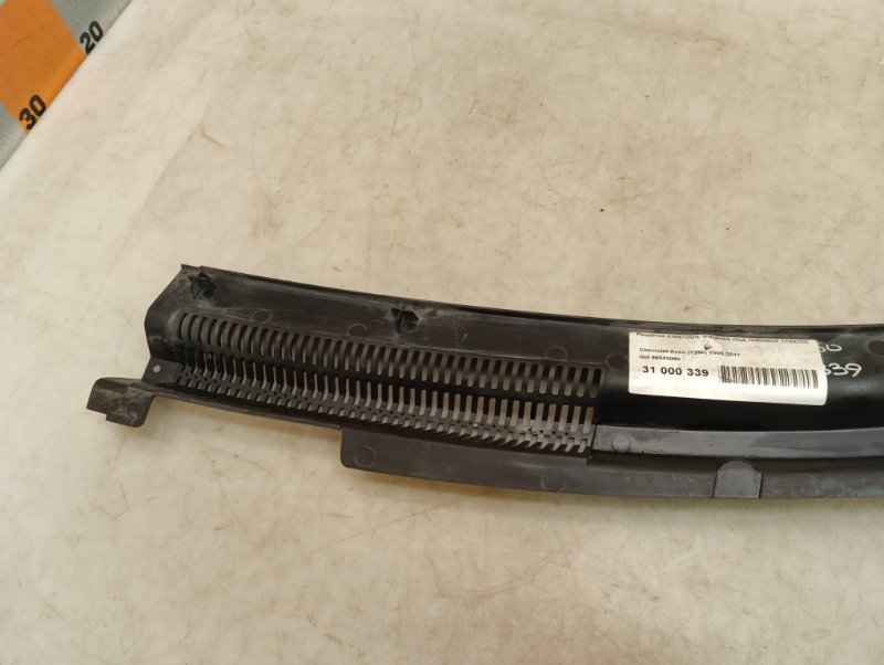 Планка под лобовое стекло