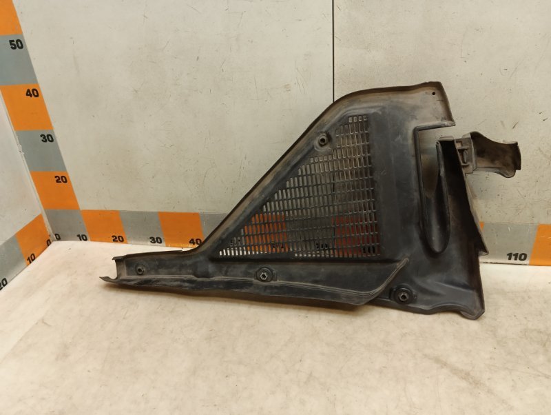 Решетка стеклоочистителей (Жабо)