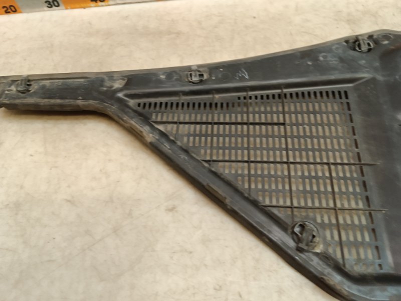 Решетка стеклоочистителей (Жабо)