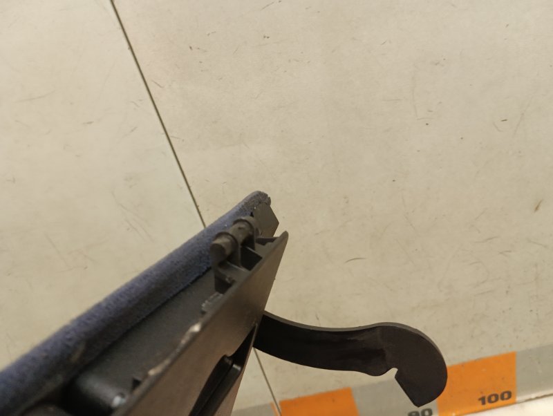 Крышка бардачка